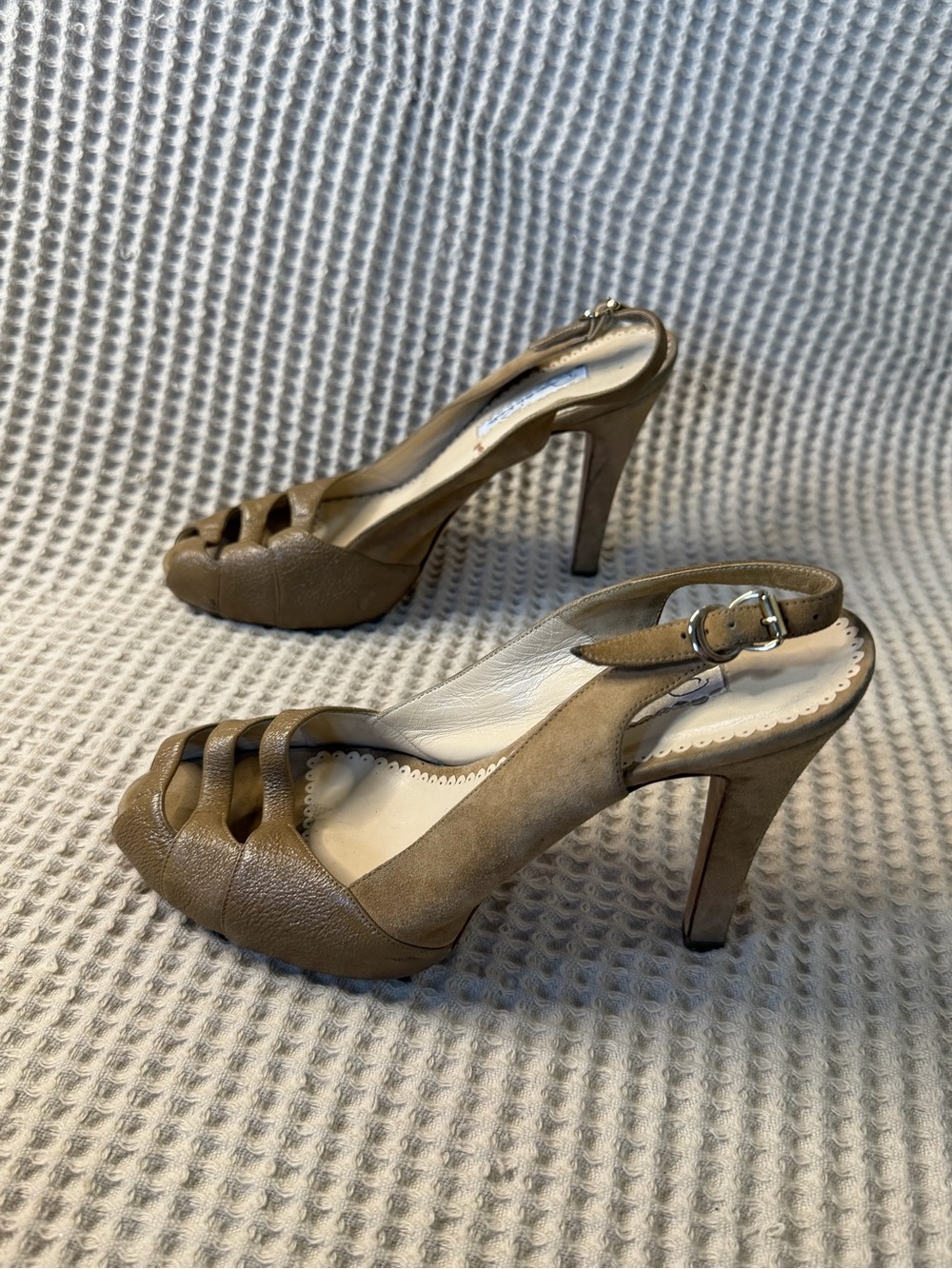 Oscar de la Renta Leather & Suede Peep Toe Slingback Platform Heels Size 38 7.5